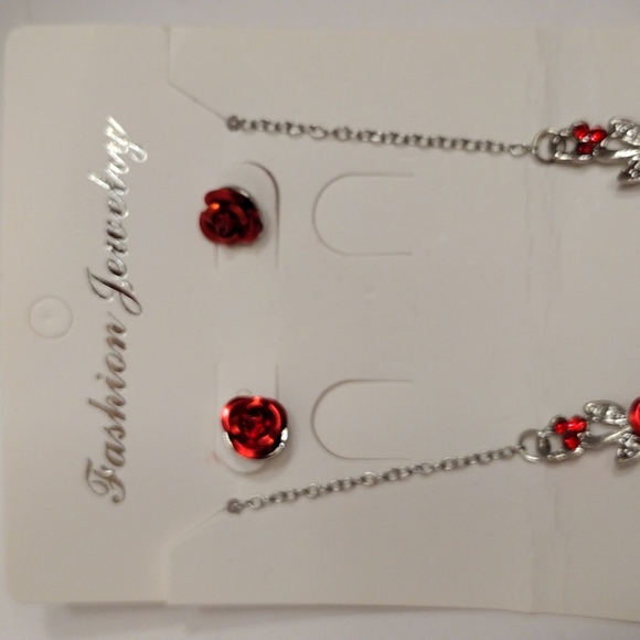4XHP!! NWT Beautiful Blood Red Sparkling Roses Necklace & Earrings Set! - Picture 6 of 8